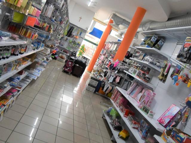 Locale Commerciale in vendita a Passirano, Carnate