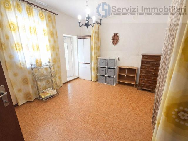 Locale Commerciale in vendita a Carpaneto Piacentino, Reggio Emilia