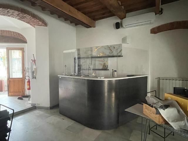 Locale Commerciale in vendita a Fabbrica, Carrara