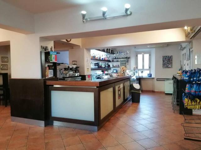 Locale Commerciale in vendita a La Prada, Carrara