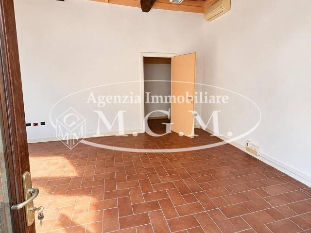 Locale Commerciale in vendita a Casciana Terme, Pisa