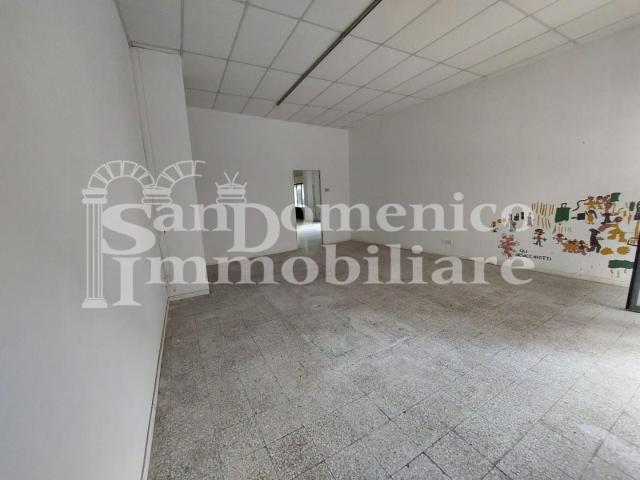 Locale Commerciale in vendita a Cascina, Toscana