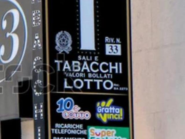 Locale Commerciale in vendita a Navacchio, Cascina