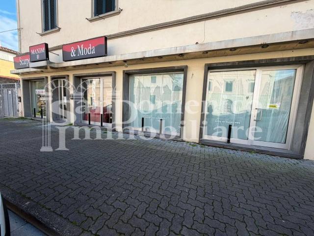 Locale Commerciale in vendita a Navacchio, Cascina