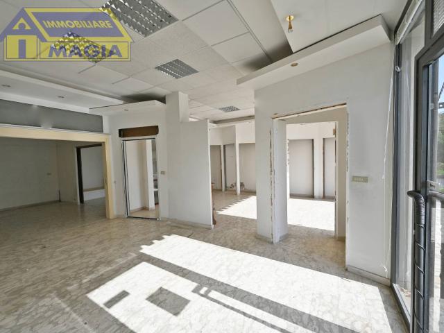 Locale Commerciale in vendita a Marche, Ascoli Piceno