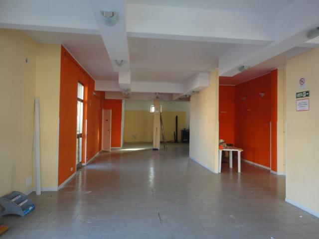 Locale Commerciale in vendita a Marche, Ancona