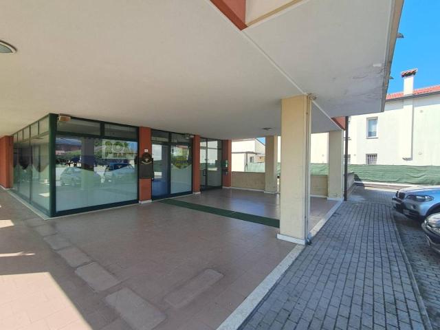 Locale Commerciale in vendita a Castelfranco Veneto, Veneto