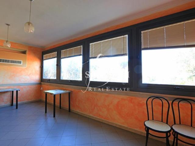 Locale Commerciale in vendita a Punta Ala, Castiglione della Pescaia