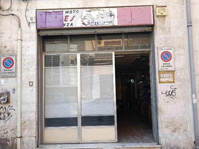 Locale Commerciale in vendita a Picanello-Ognina-Barriera-Canalicchio, Catania
