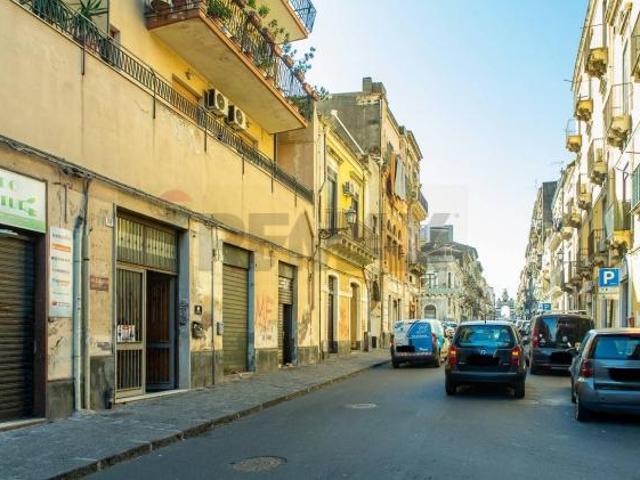 Locale Commerciale in vendita a Catania, Sicilia