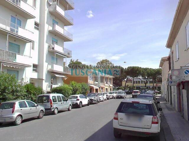 Locale Commerciale in vendita a Cecina, Toscana