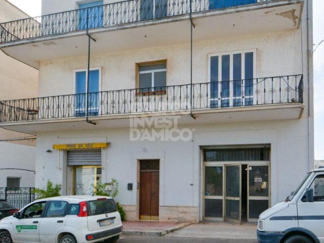 Locale Commerciale in vendita a Ceglie Messapica