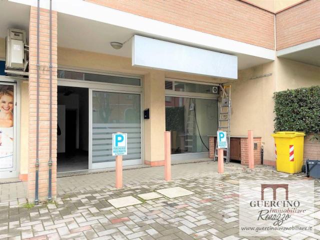 Locale Commerciale in vendita a Unione Alto Ferrarese, Cento