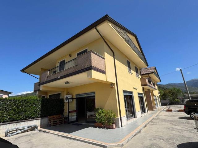 Locale Commerciale in vendita a Sordella, Cervaro