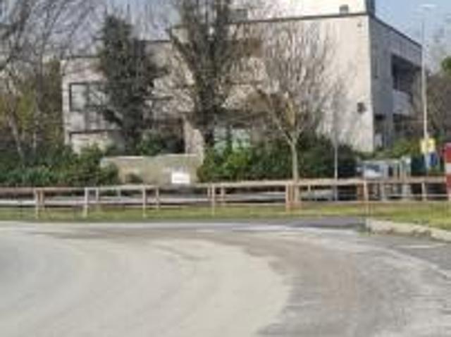 Locale Commerciale in vendita a Savio, Cervia
