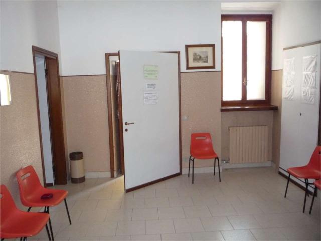 Locale Commerciale in vendita a Cesano Maderno, Lombardia
