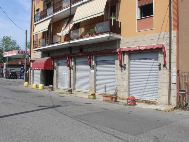 Locale Commerciale in vendita a Cesano Maderno, Lombardia