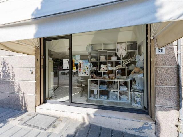 Locale Commerciale in vendita a Chieti Scalo, Chieti