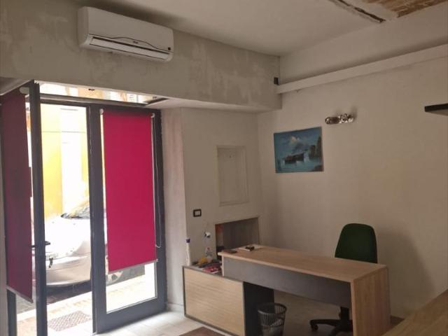 Locale Commerciale in vendita a Chieti, Abruzzo