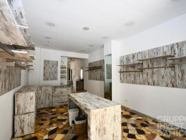 Locale Commerciale in vendita a Puglia, Brindisi