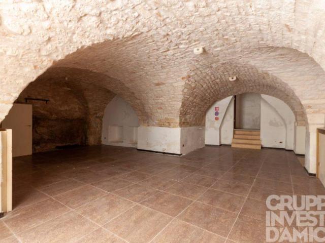 Locale Commerciale in vendita a Puglia, Brindisi