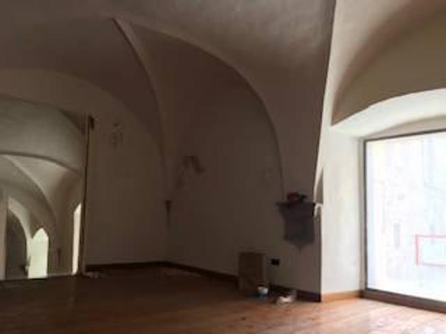 Locale Commerciale in vendita a San Leo Bastia, Umbria