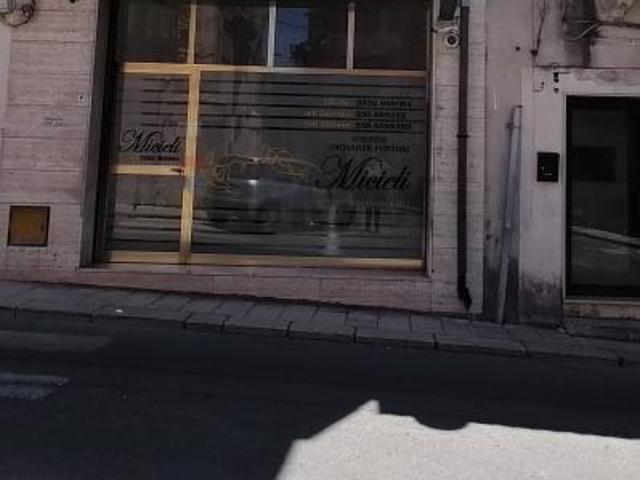 Locale Commerciale in vendita a Comiso, Sicilia