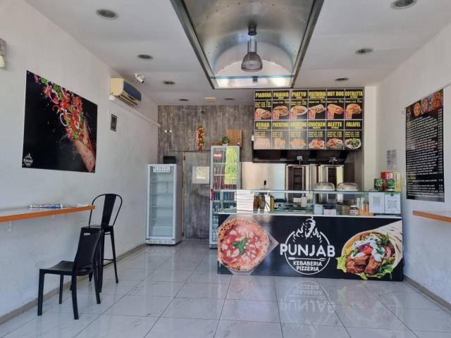 Locale Commerciale in vendita a Copertino, Lecce