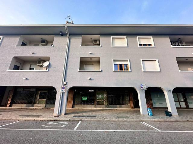 Locale Commerciale in vendita a Corno Di Rosazzo, Friuli-Venezia Giulia