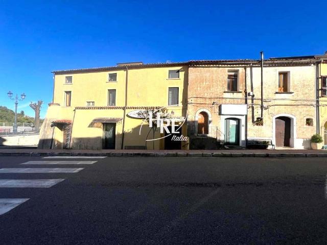 Locale Commerciale in vendita a Calabria, Cosenza