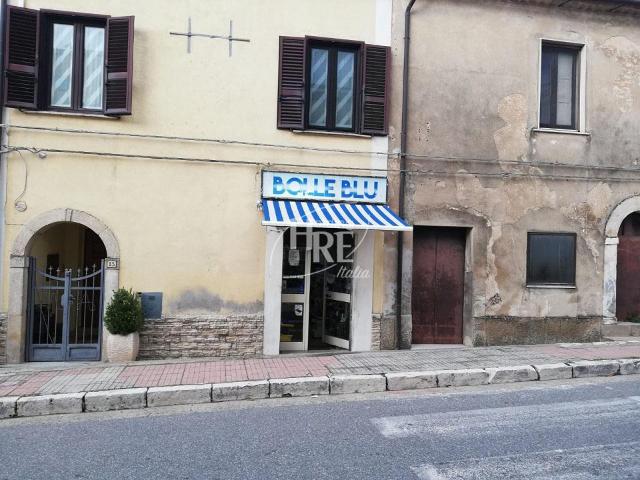 Locale Commerciale in vendita a Calabria, Cosenza