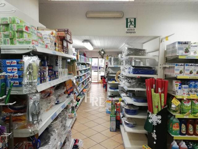 Locale Commerciale in vendita a Calabria, Cosenza