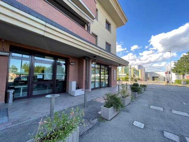 Locale Commerciale in vendita a Toscanella di Dozza, Dozza