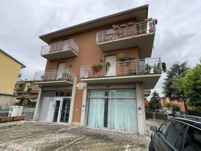 Locale Commerciale in vendita a Nuovo Circondario Imolese, Dozza Imolese