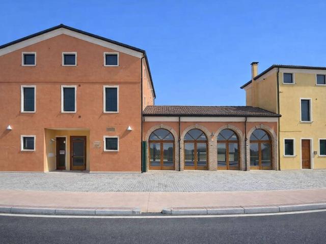 Locale Commerciale in vendita a Carrara San Giorgio, Veneto