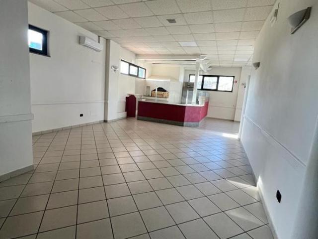 Locale Commerciale in vendita a Unione dei Comuni Circondario dell'Empolese Valdelsa, Empoli