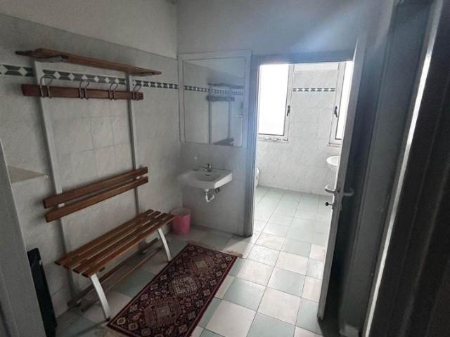 Locale Commerciale in vendita a Bastia, Empoli