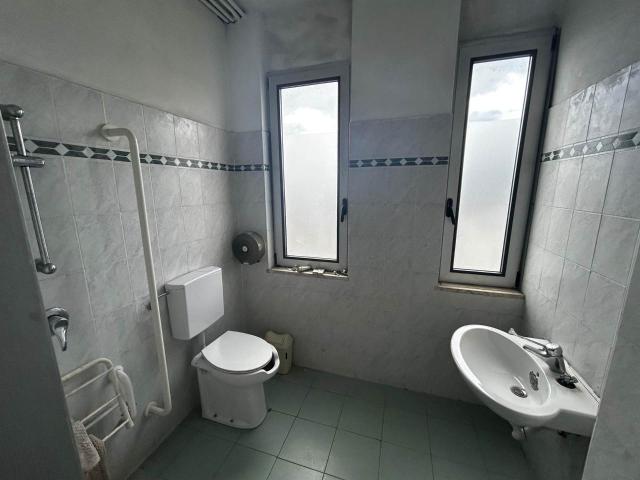 Locale Commerciale in vendita a Unione dei Comuni Circondario dell'Empolese Valdelsa, Empoli