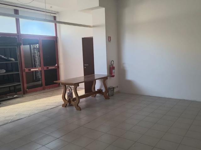 Locale Commerciale in vendita a Unione dei Comuni Circondario dell'Empolese Valdelsa, Empoli