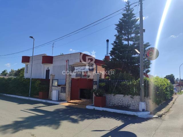 Locale Commerciale in vendita a Erchie, Brindisi