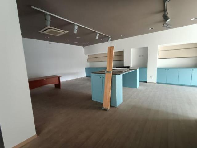 Locale Commerciale in vendita a Marche, Pesaro E Urbino
