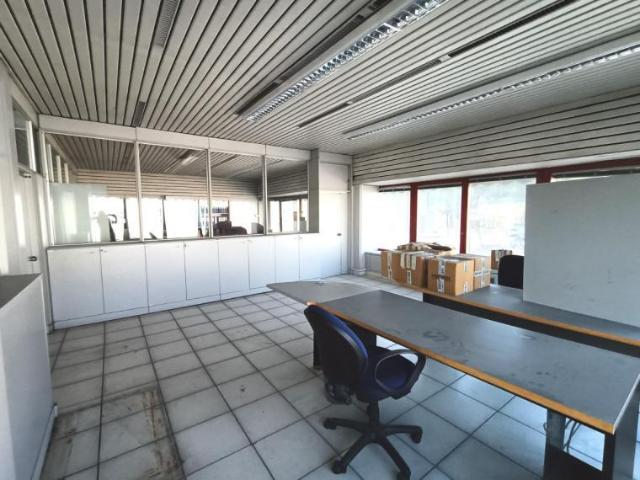 Locale Commerciale in vendita a Marche, Pesaro E Urbino