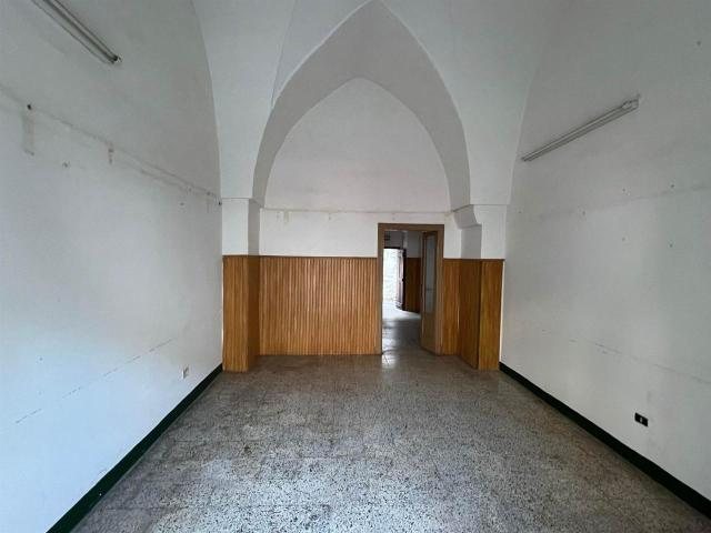Locale Commerciale in vendita a Puglia, Brindisi
