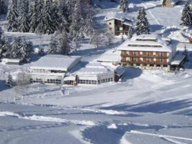 Locale Commerciale in vendita a Magnifica Comunità degli Altipiani Cimbri, Folgaria