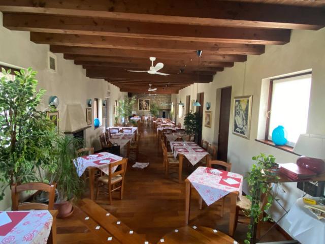 Locale Commerciale in vendita a Villadolt / Viladolt, Fontanafredda
