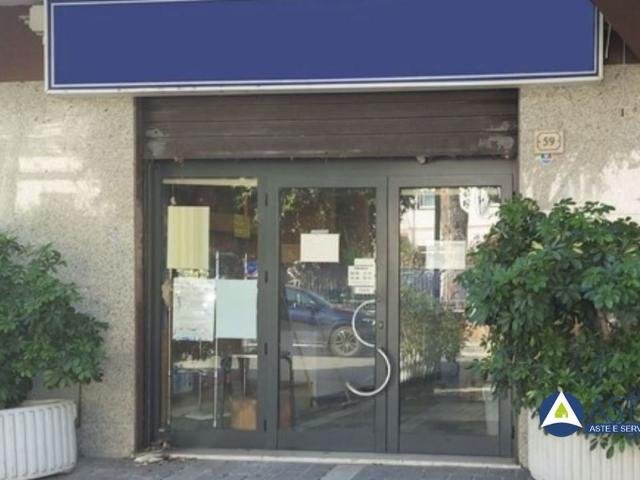 Locale Commerciale in vendita a Formia, Lazio