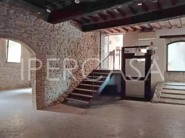 Locale Commerciale in vendita a Unione dei comuni del Distretto Ceramico, Formigine