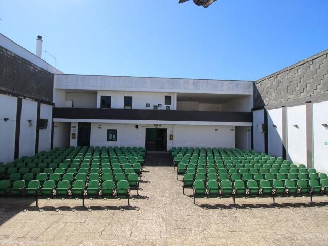 Locale Commerciale in vendita a Puglia, Lecce