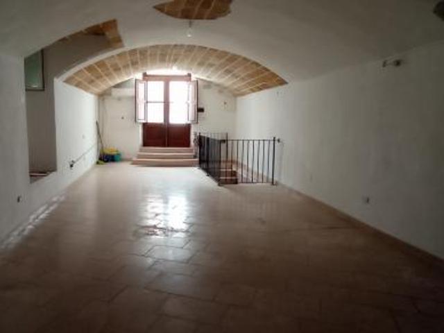 Locale Commerciale in vendita a Puglia, Lecce