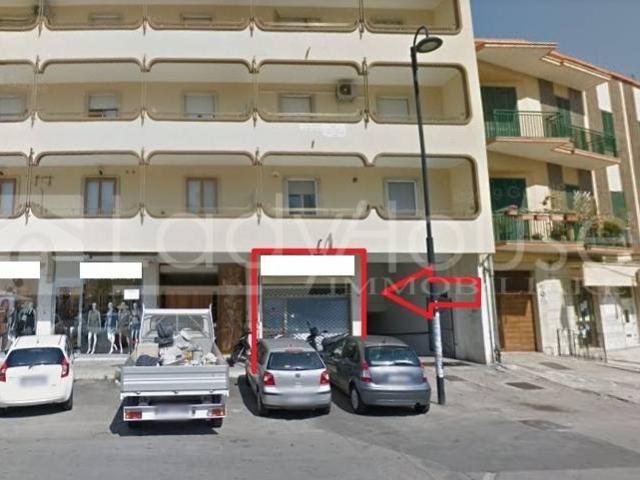 Locale Commerciale in vendita a Puglia, Lecce